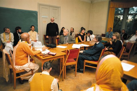PrabhupadaPreachingToTeachers1